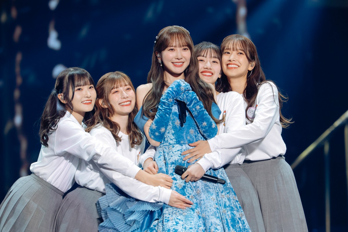 日向坂46、東京ドームライブ　卒業メンバー＆オードリーがサプライズ出演　新曲初披露も