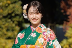 尾碕真花、「オスカープロモーション2025年新春晴れ着撮影会」にて