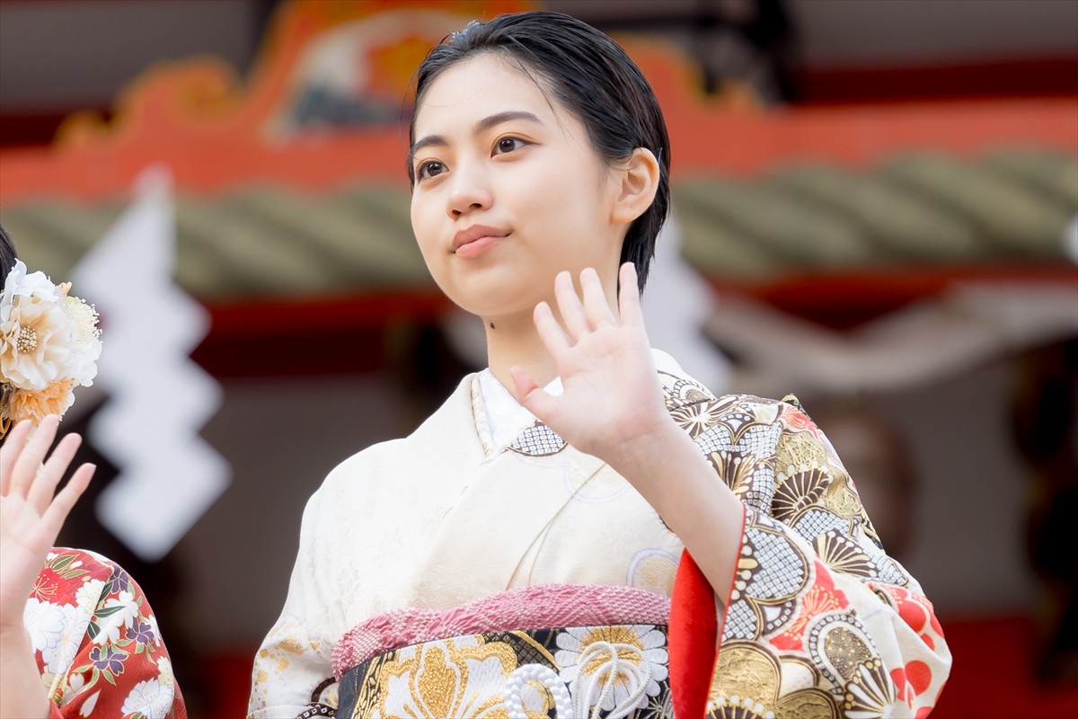 生見愛瑠、晴れ着姿で2024年の目標明かす　2023年は「焦っていた1年」