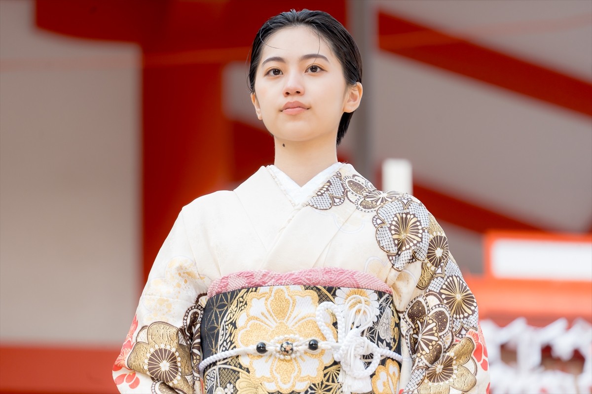 生見愛瑠、晴れ着姿で2024年の目標明かす　2023年は「焦っていた1年」