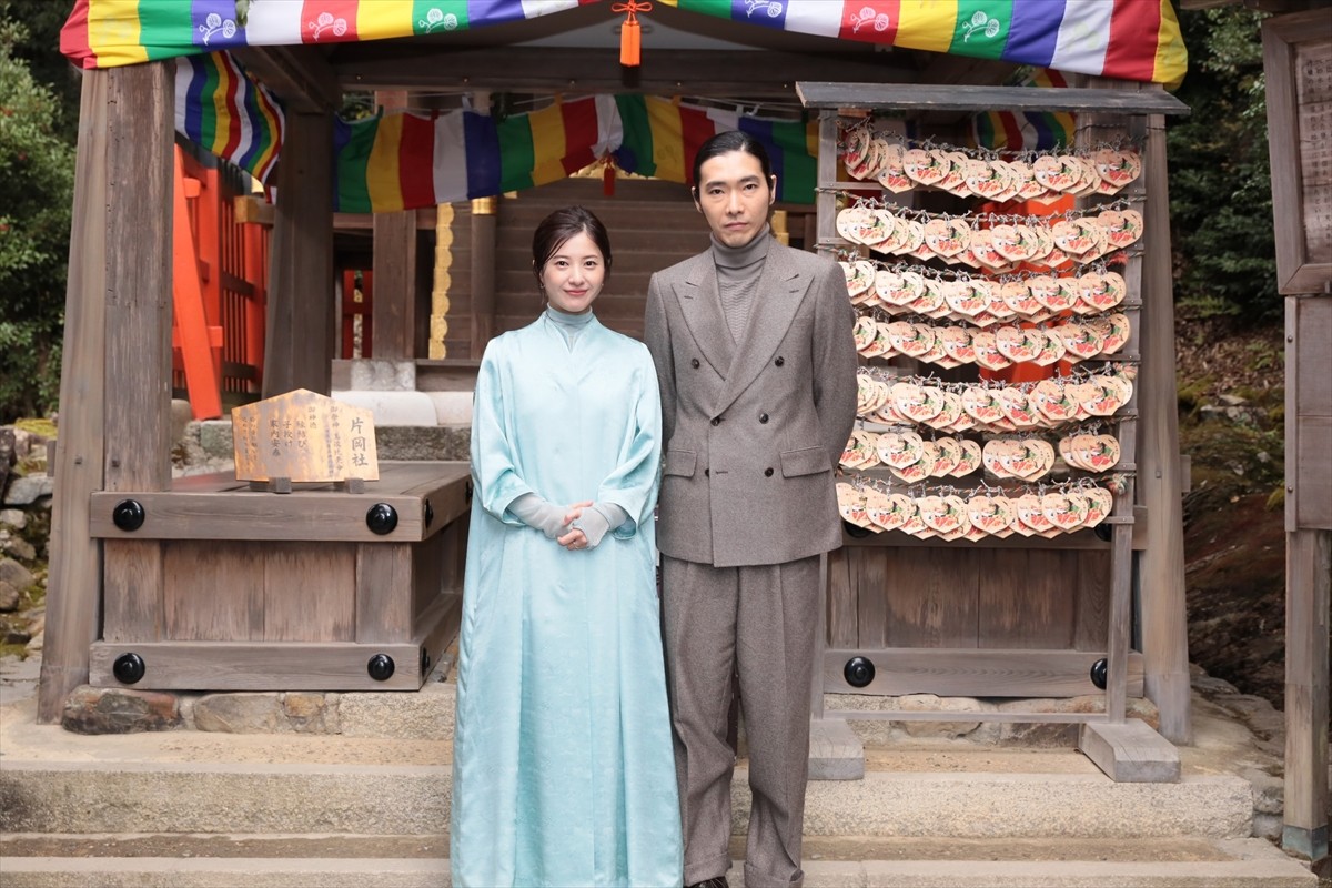 吉高由里子＆柄本佑、紫式部ゆかりの京都・上賀茂神社を参拝　【大河ドラマ『光る君へ』】
