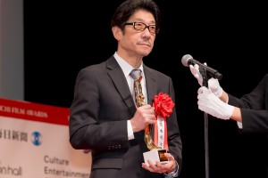 阪本順治、「第78回毎日映画コンクール」表彰式に登場