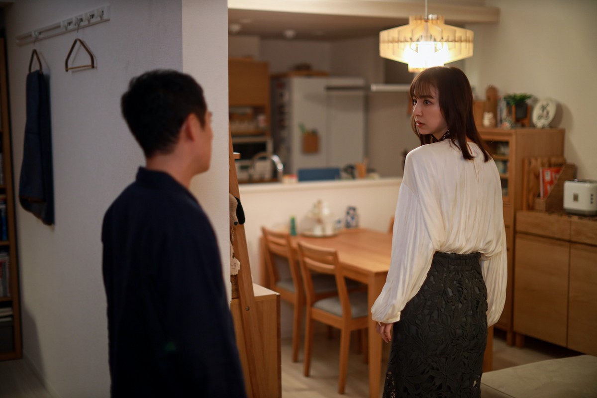 『離婚しない男』藤原紀香、謎の美女・ナオミ役で登場　濃厚演技に賞賛＆ツッコミ続々「振り切ってる」