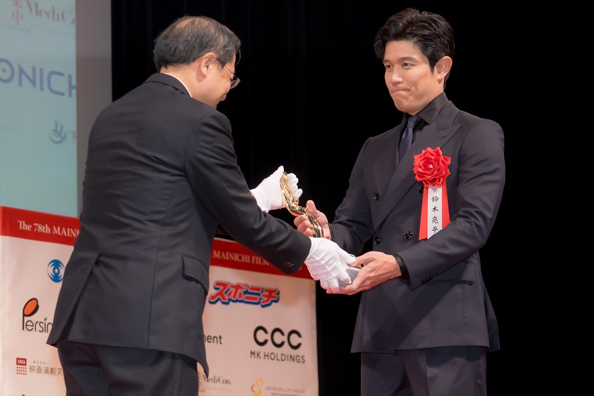 鈴木亮平＆宮沢氷魚、『エゴイスト』でそろって男優主演賞＆男優助演賞を受賞「最高です」＜毎日映画コンクール＞