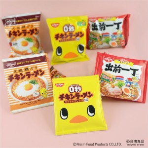 「チキンラーメン」＆「出前一丁」がポーチに！　本物そっくりな雑貨や文具が新登場