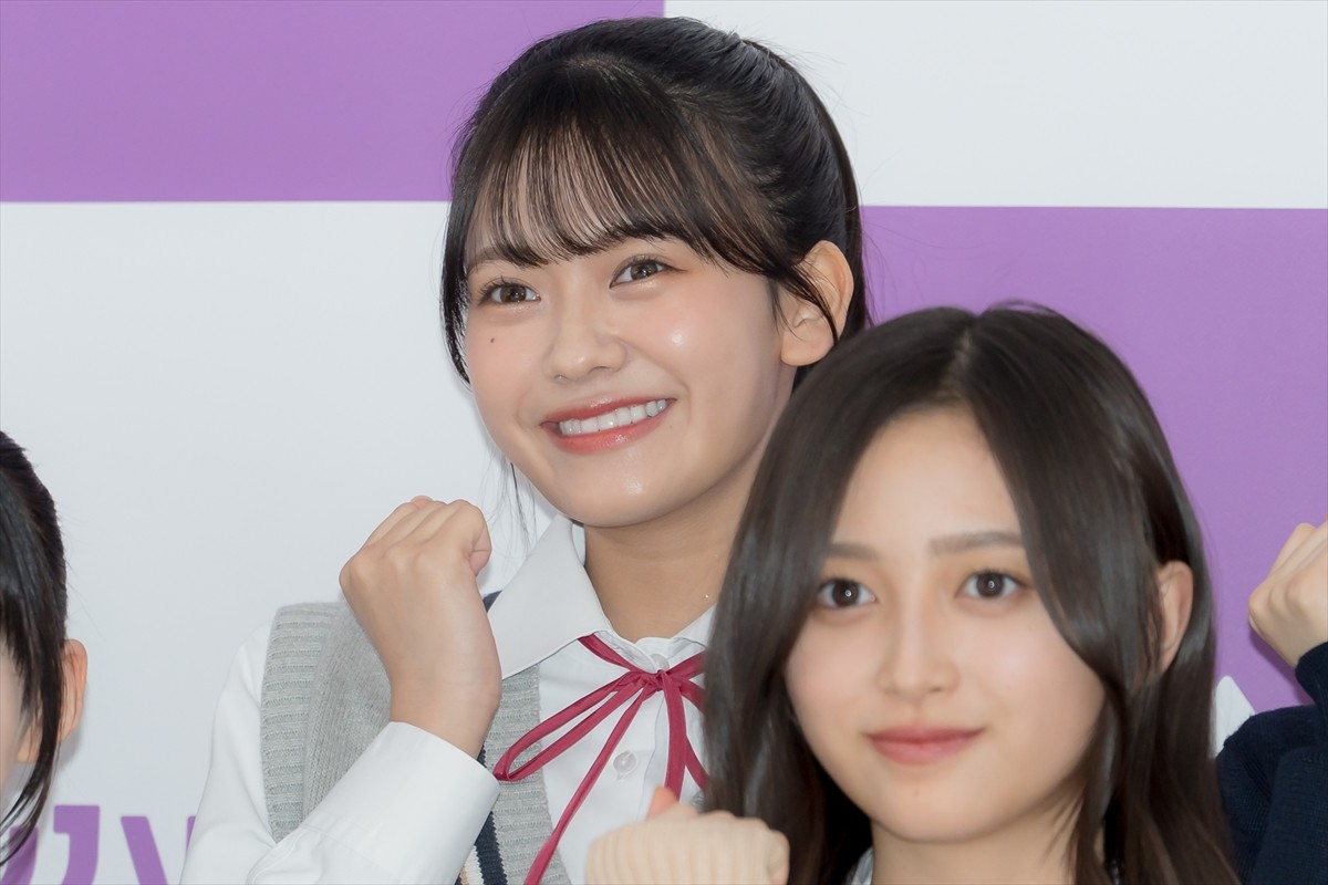 乃木坂46・5期生、齋藤飛鳥に写真集をお渡し「見てくれたらうれしいな」　それぞれのチャームポイントも告白