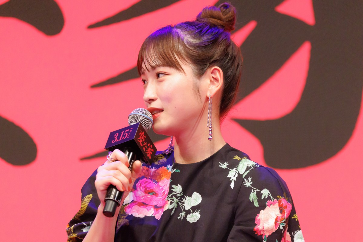 佐藤二朗、川栄李奈の豪快な笑いを再現「橋本環奈と川栄李奈は二大巨頭」