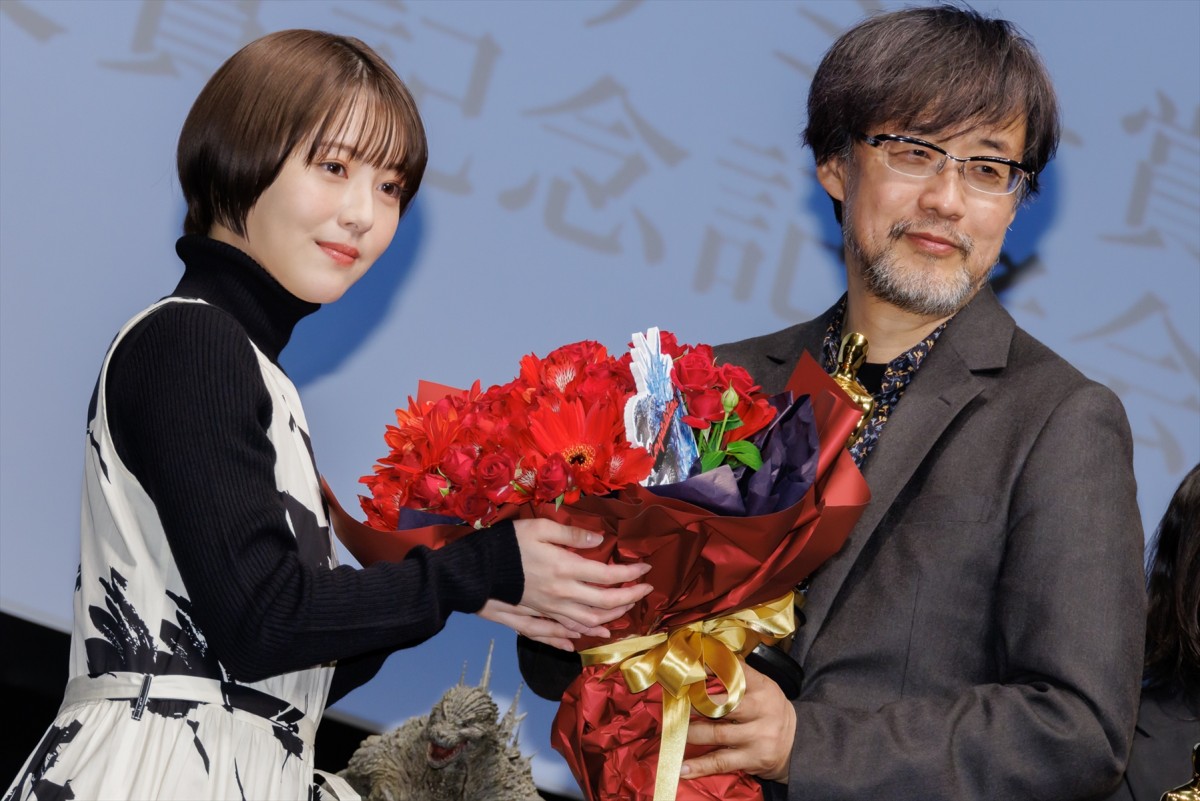 浜辺美波、『ゴジラ-1.0』アカデミー賞受賞を祝福　オスカー像は「思っていたよりすっごく重たい」