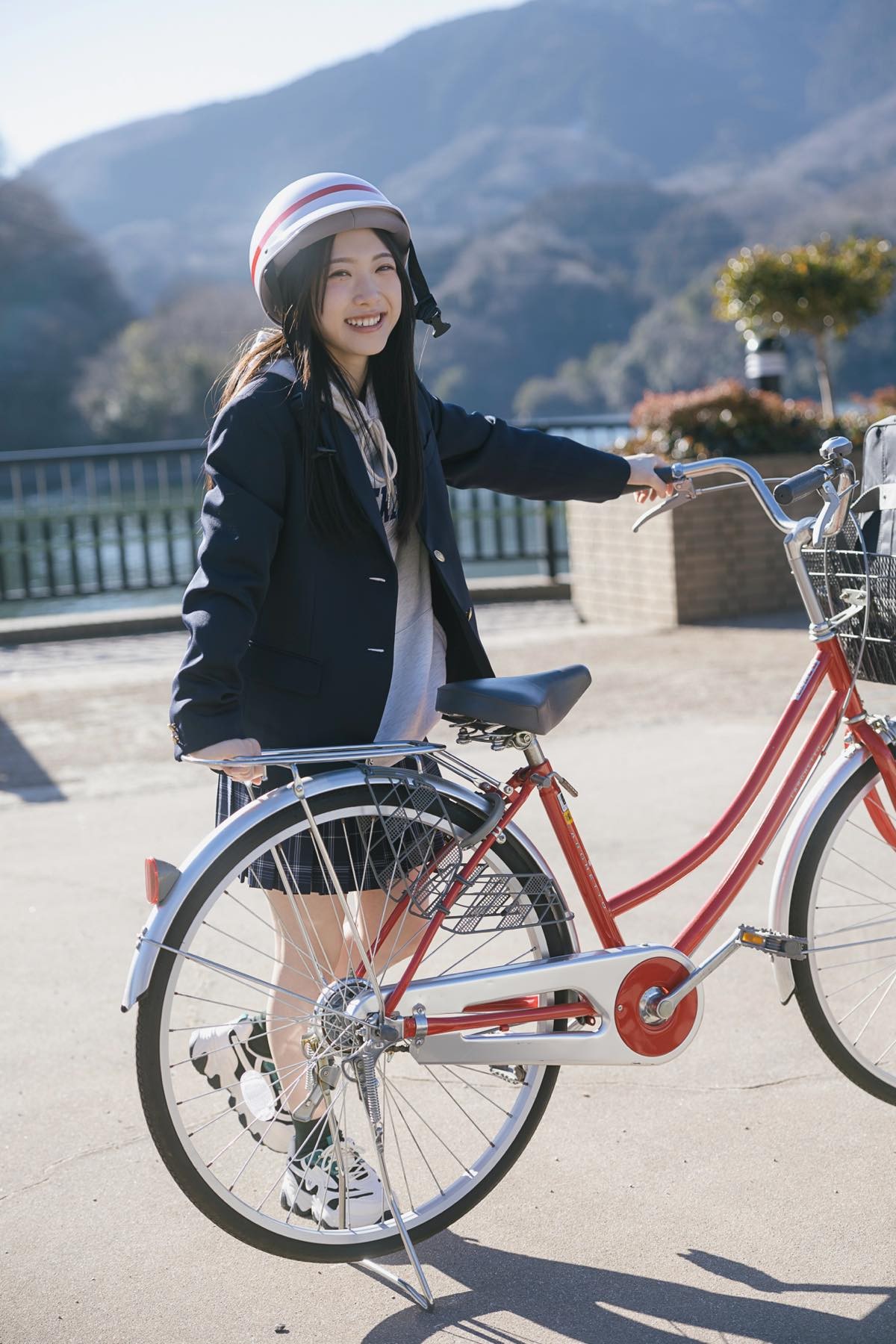 櫻坂46山崎天、日向坂46渡辺莉奈が表紙　「B.L.T.graduation2024高校卒業／中学卒業」発売