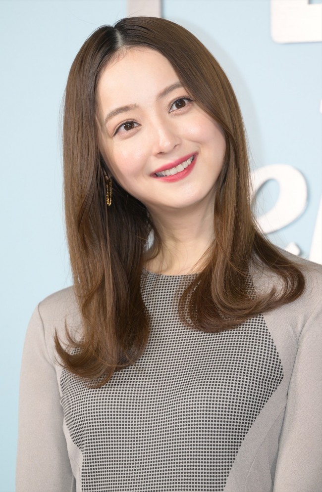 写真）「FENDI」フォトコールでTWICE・MINA、桐谷美玲、佐々木希らが美