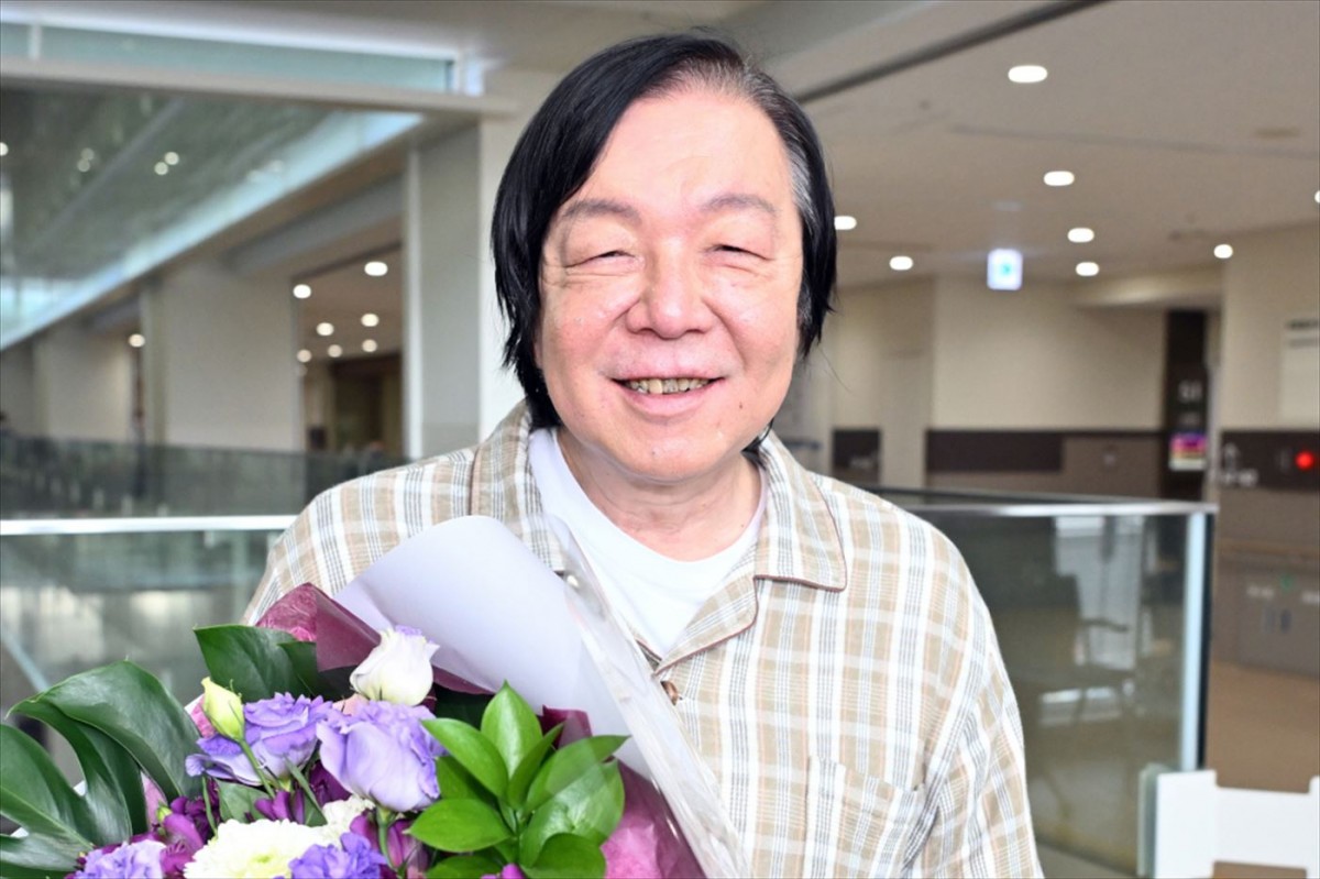 『不適切にも』阿部サダヲ、仲里依紗、磯村勇斗、河合優実らキャスト陣が笑顔でクランクアップ！