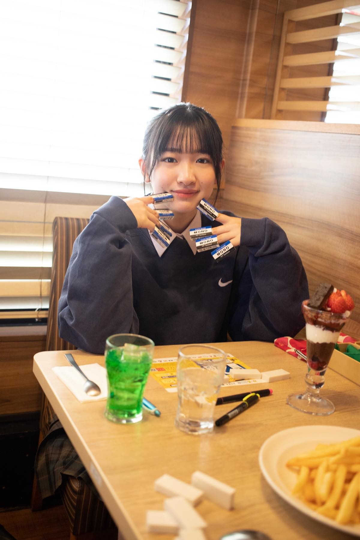 櫻坂46山崎天、日向坂46渡辺莉奈が表紙　「B.L.T.graduation2024高校卒業／中学卒業」発売