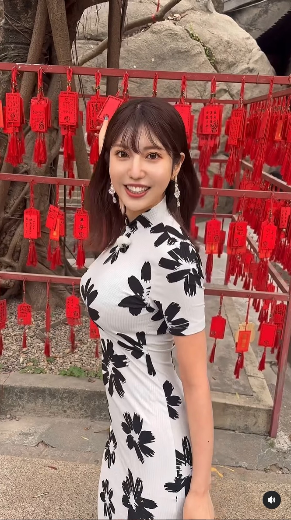 「令和の峰不二子」阿部なつき24歳、眩しい笑顔に絶賛の声「めちゃ綺麗」「間違いなく美しい」