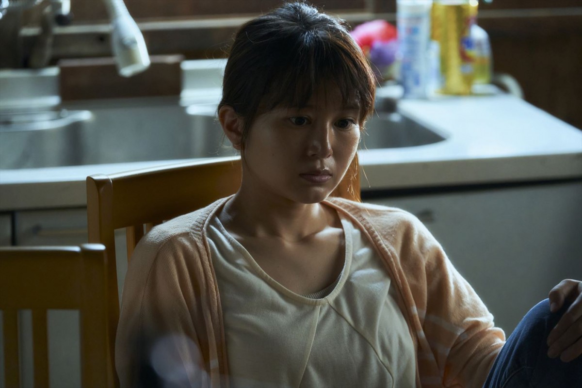 杏主演『かくしごと』、奥田瑛二、安藤政信ら主人公を取り巻く登場人物の場面写真解禁