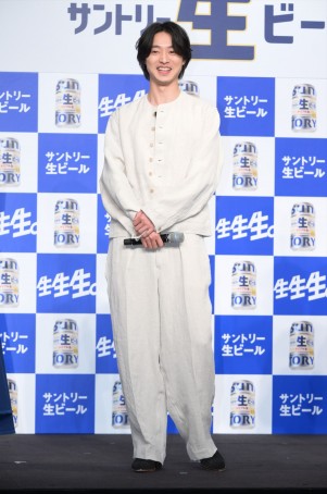 山崎賢人、「サントリー生ビール」新CM発表会に登場