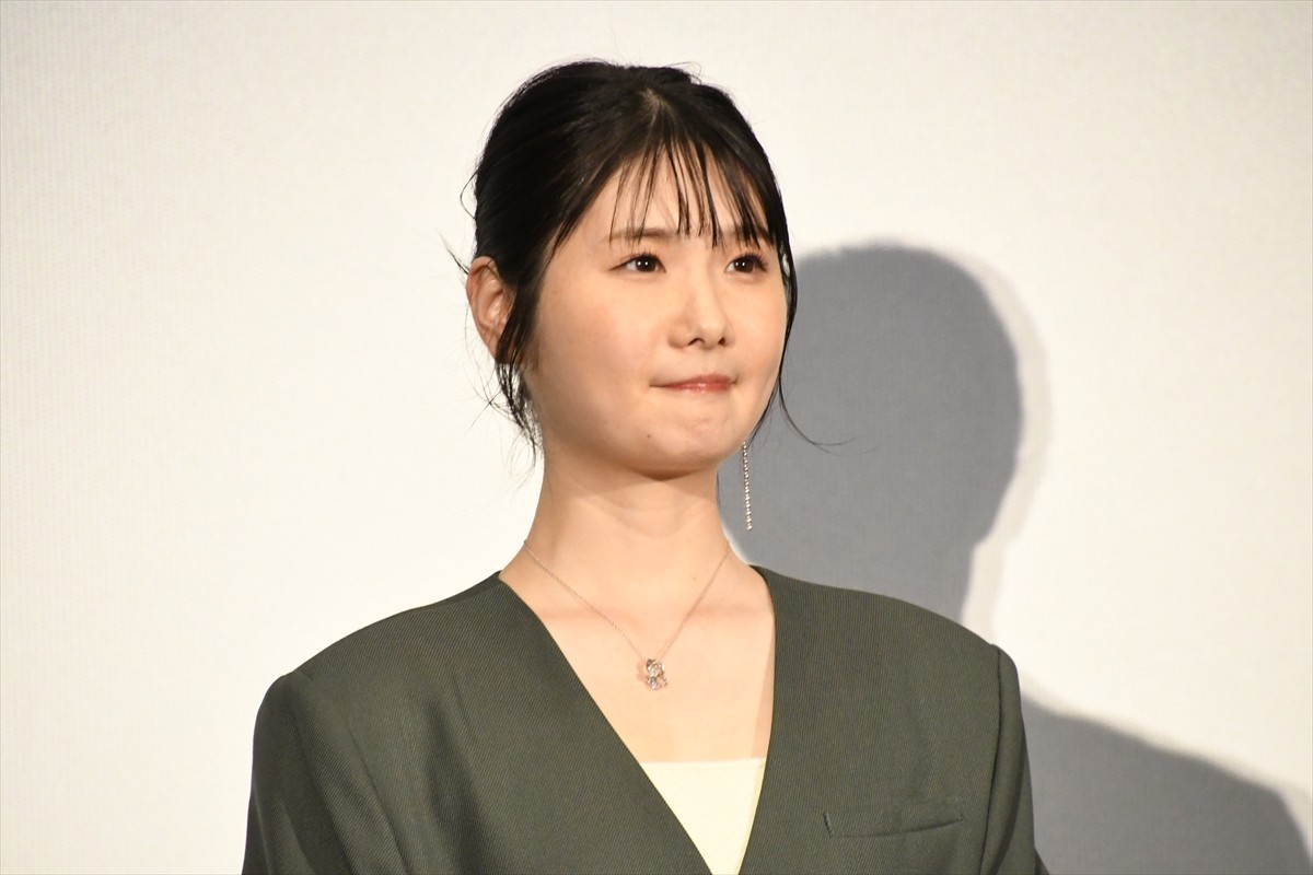 杉咲花のウォーキングは速い！　親友・小野花梨が暴露