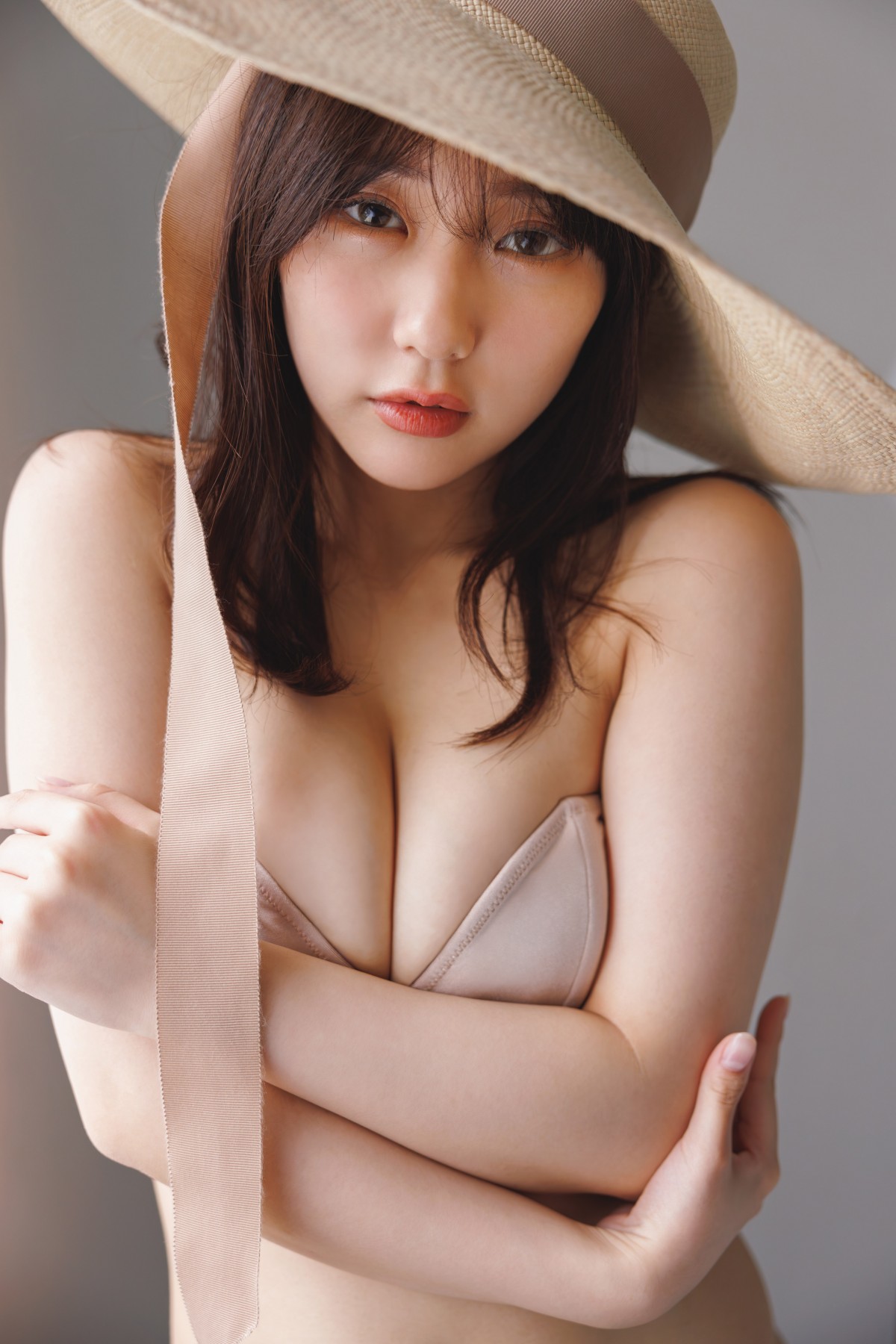 元HKT48“最強グラビアクイーン”、大人色のクール・ビューティで魅せる！