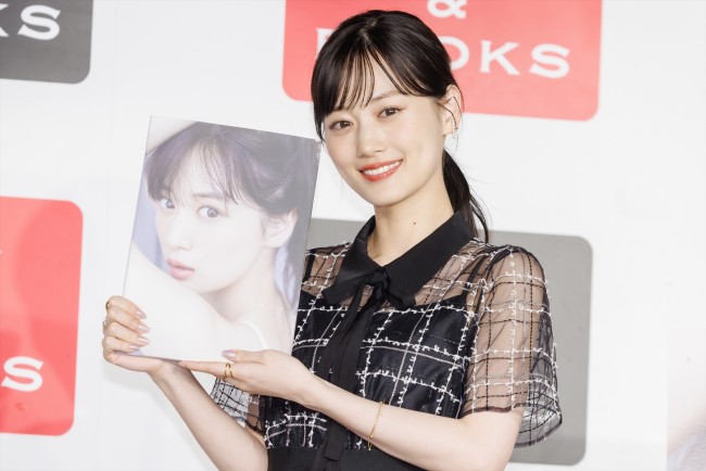 乃木坂46・山下美月、2nd写真集『ヒロイン』発売記念プレス取材に登場