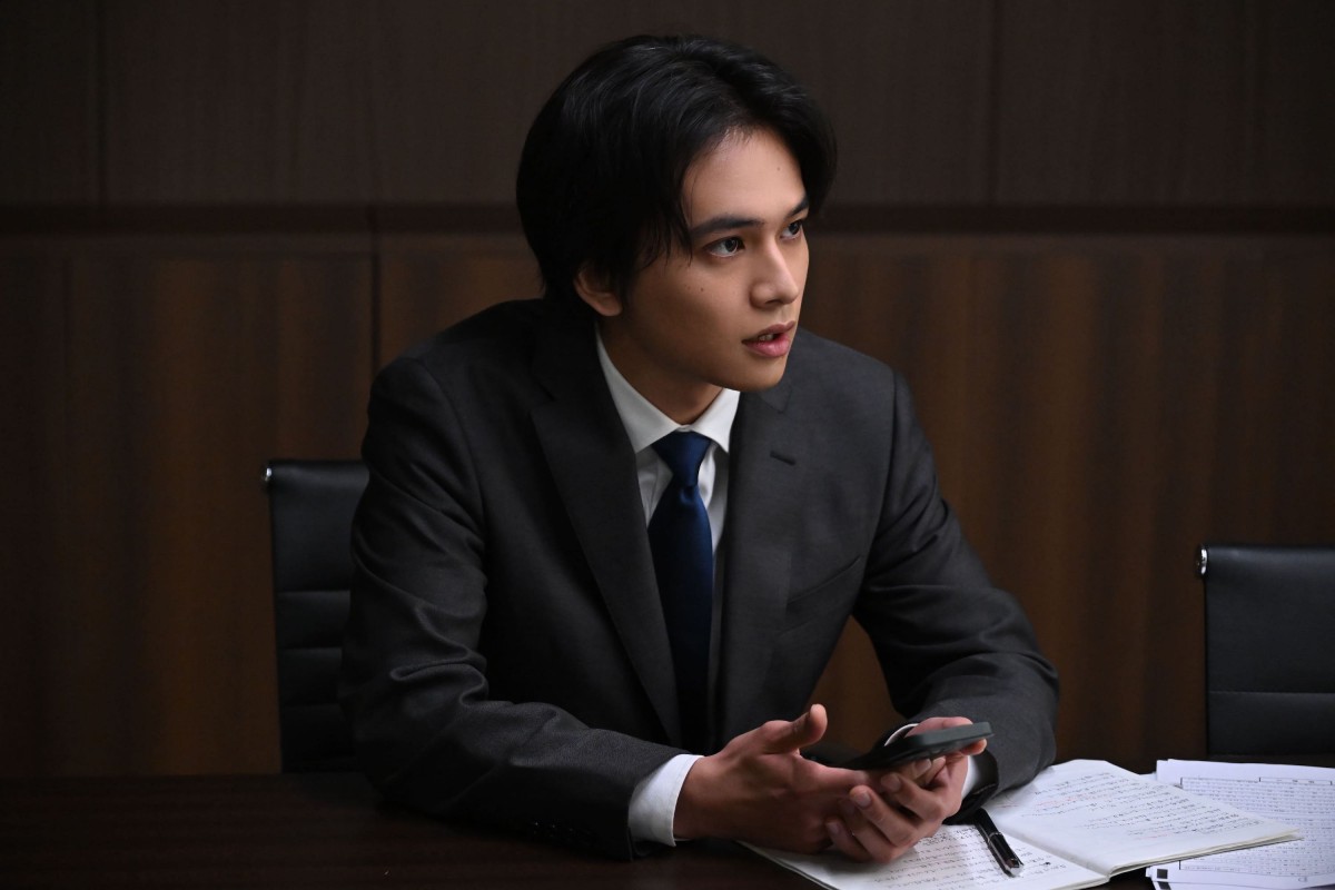 長谷川博己、殺人犯をも無罪にするダークで危険な弁護士を怪演！『アンチヒーロー』今夜開幕