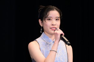 円井わん、映画『バジーノイズ』完成披露試写会に登場