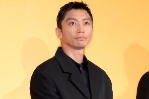 奥野瑛太、映画『碁盤斬り』完成披露舞台挨拶に登場