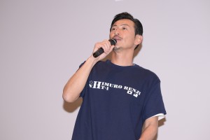 舘昌美、映画『氷室蓮司』完成披露舞台挨拶でMCを担当