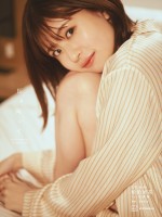 日向坂46・松田好花 1st写真集『振り向いて』@Loppi・HMV限定版表紙表紙