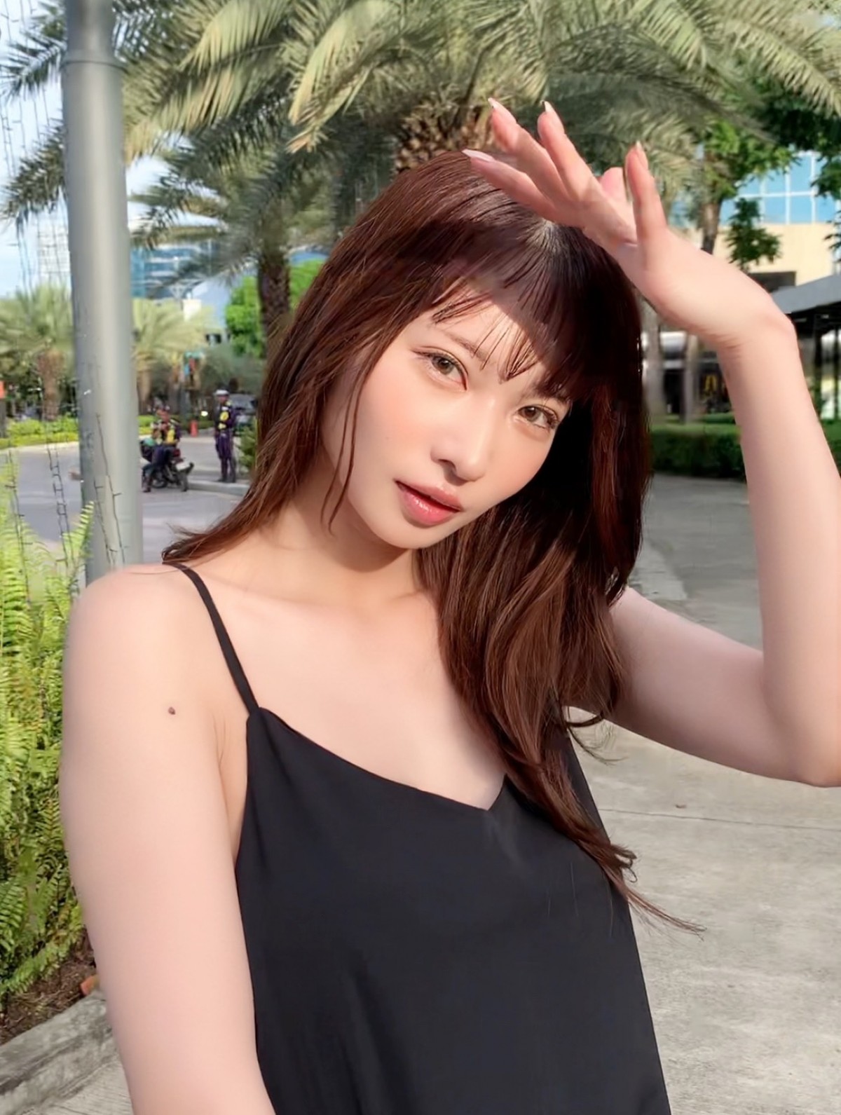 “日本一美しいドラマー”、断り続けた雑誌グラビアに初登場で初表紙！