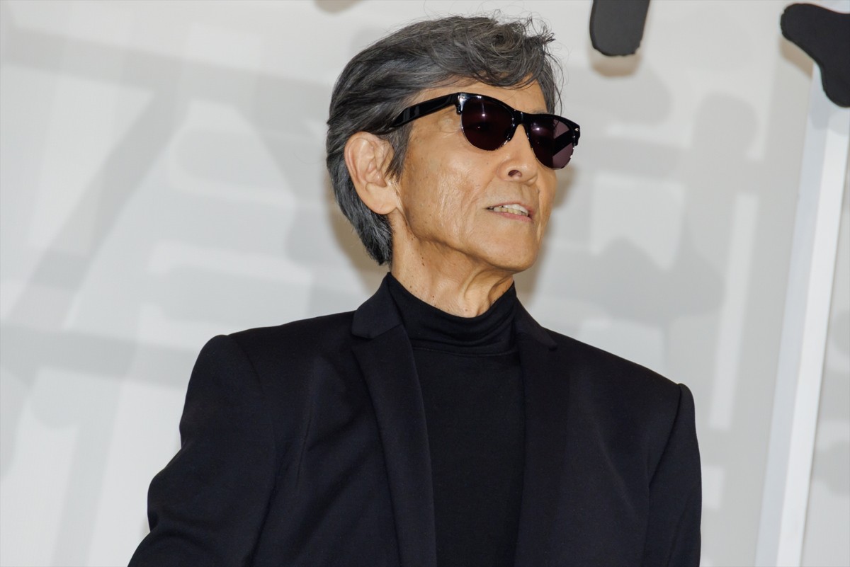 舘ひろし＆柴田恭兵、2人の関係は「もう夫婦でした」壇上でのハグに大歓声