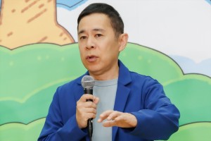 岡村隆史、映画『それいけ！アンパンマン ばいきんまんとえほんのルルン』公開アフレコイベントに登場