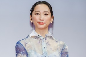 杏、映画『かくしごと』完成披露舞台挨拶に登場