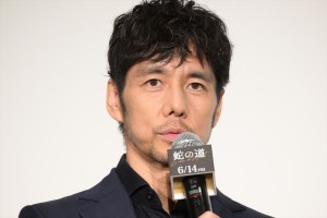 西島秀俊、映画『蛇の道』完成披露試写会舞台挨拶に登場