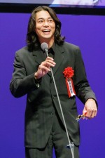 東出昌大、第33回日本映画批評家大賞授賞式に登場