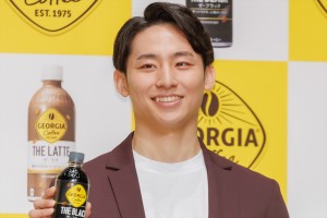 河村勇輝、「ジョージア」キャンペーン発表会に登場