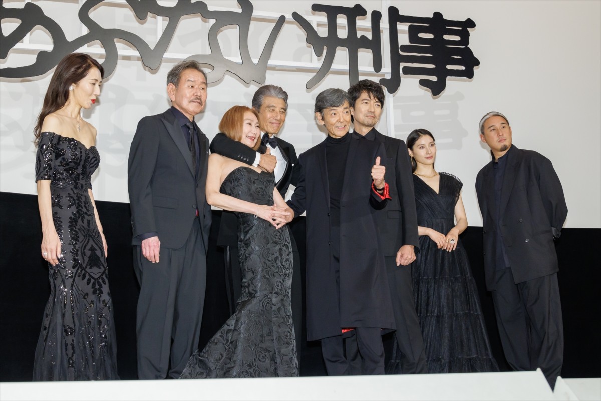 舘ひろし＆柴田恭兵、2人の関係は「もう夫婦でした」壇上でのハグに大歓声