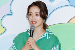 上戸彩、映画『それいけ！アンパンマン ばいきんまんとえほんのルルン』公開アフレコイベントに登場