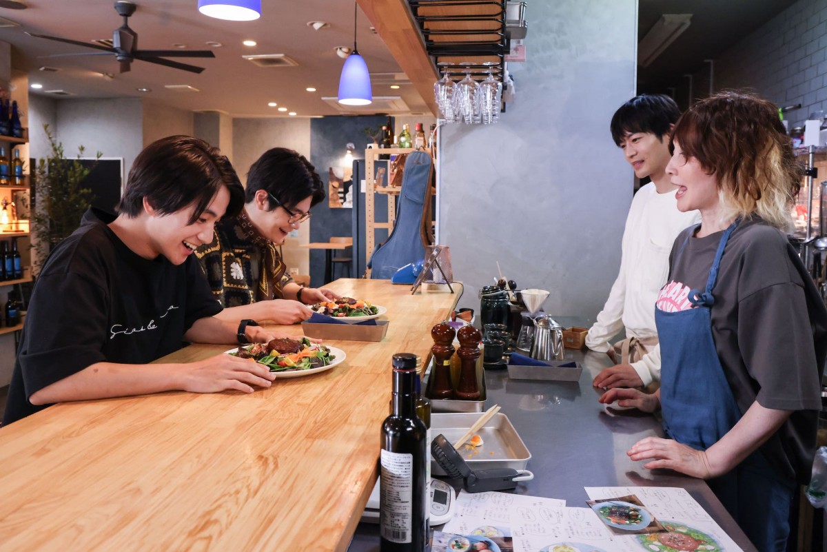 YOU、『9ボーダー』大人なバル店主を好演　後輩世代へのアドバイスは「携帯電話の中だけで暮らさないでほしいな」