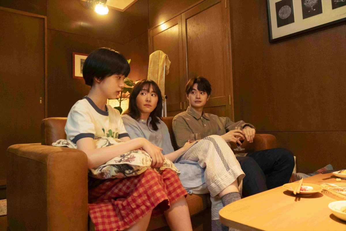 『違国日記』、瀬戸康史が頼れる“元カレ”を好演！　新垣結衣＆早瀬憩との3ショットやメイキング公開