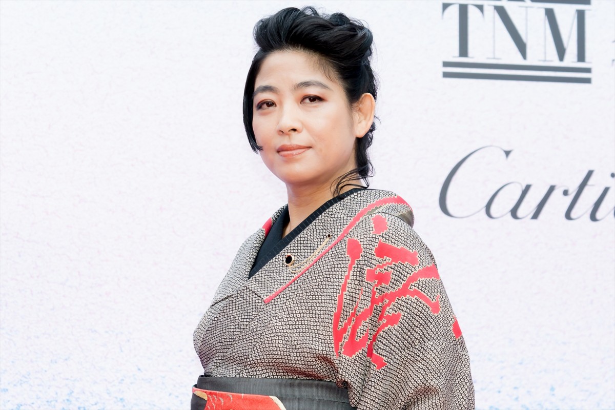 戸田恵梨香、美しいブラックドレスでイベント登場　大切にしている“絆”を明かす「やっぱり家族の絆」