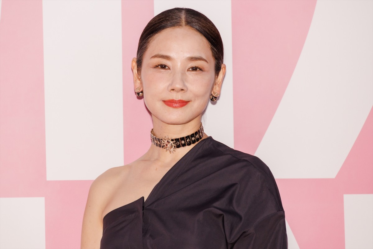 山下智久、BLACK PINK・ジス、ナタリー・ポートマンら豪華ゲストが集結「ミス ディオール 展覧会 ある女性の物語」