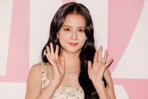 BLACK PINK・ジス、「ミスディオール展覧会　ある女性の物語」に登場