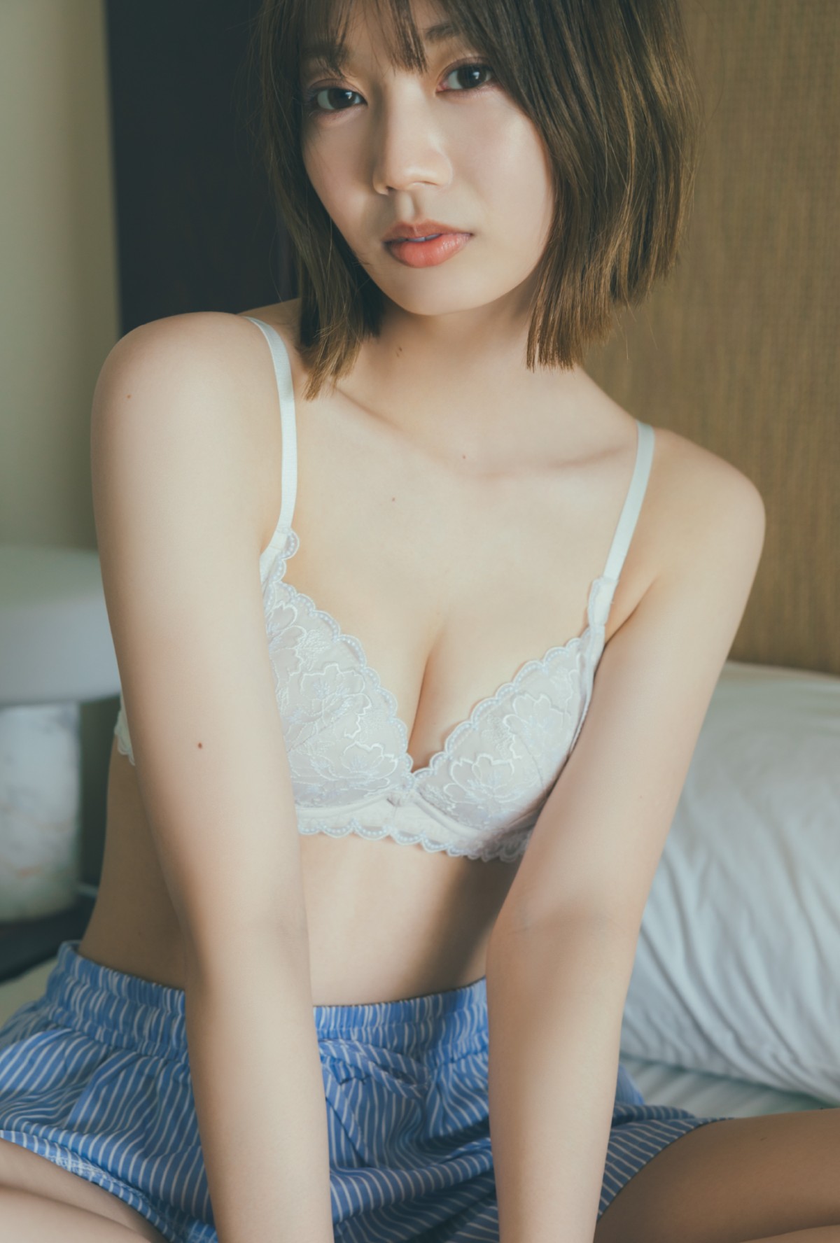 日向坂46・高本彩花、プルメリアが浮かぶジャグジーでうっとり　初のお風呂カット解禁