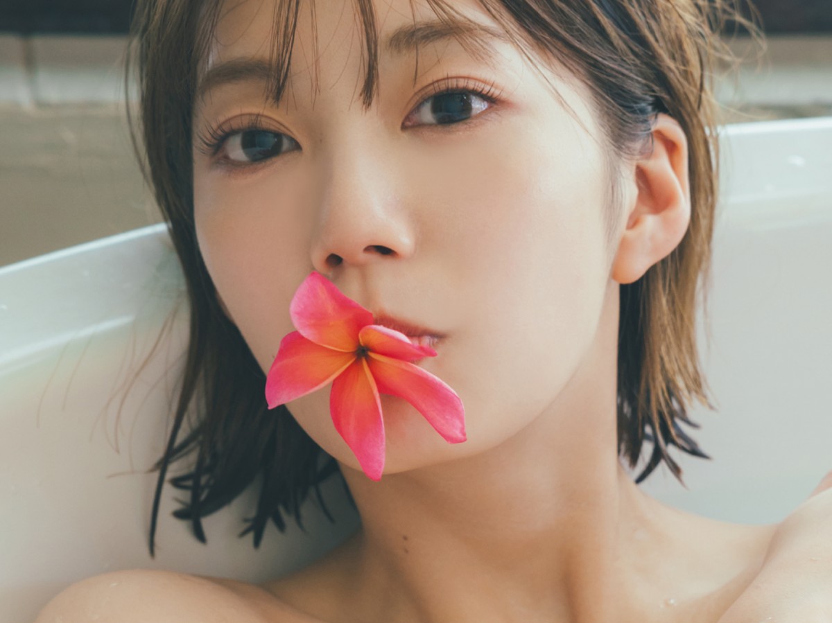 日向坂46 高本彩花 1st写真集『僕の記憶の中で』より