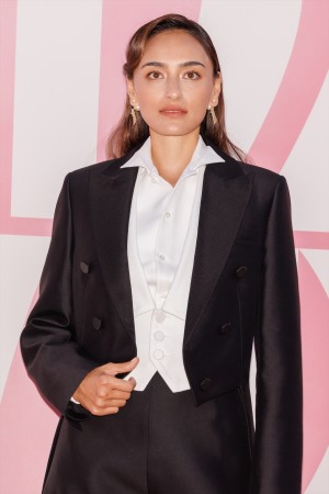 長谷川潤、「ミスディオール展覧会　ある女性の物語」に登場