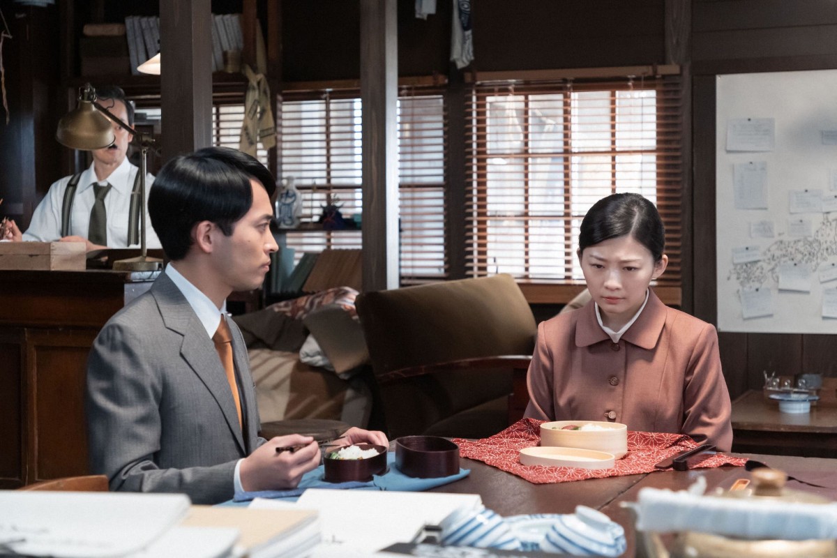 明日の『虎に翼』“寅子”伊藤沙莉、休日返上で“航一”岡田将生と改稿作業を続ける