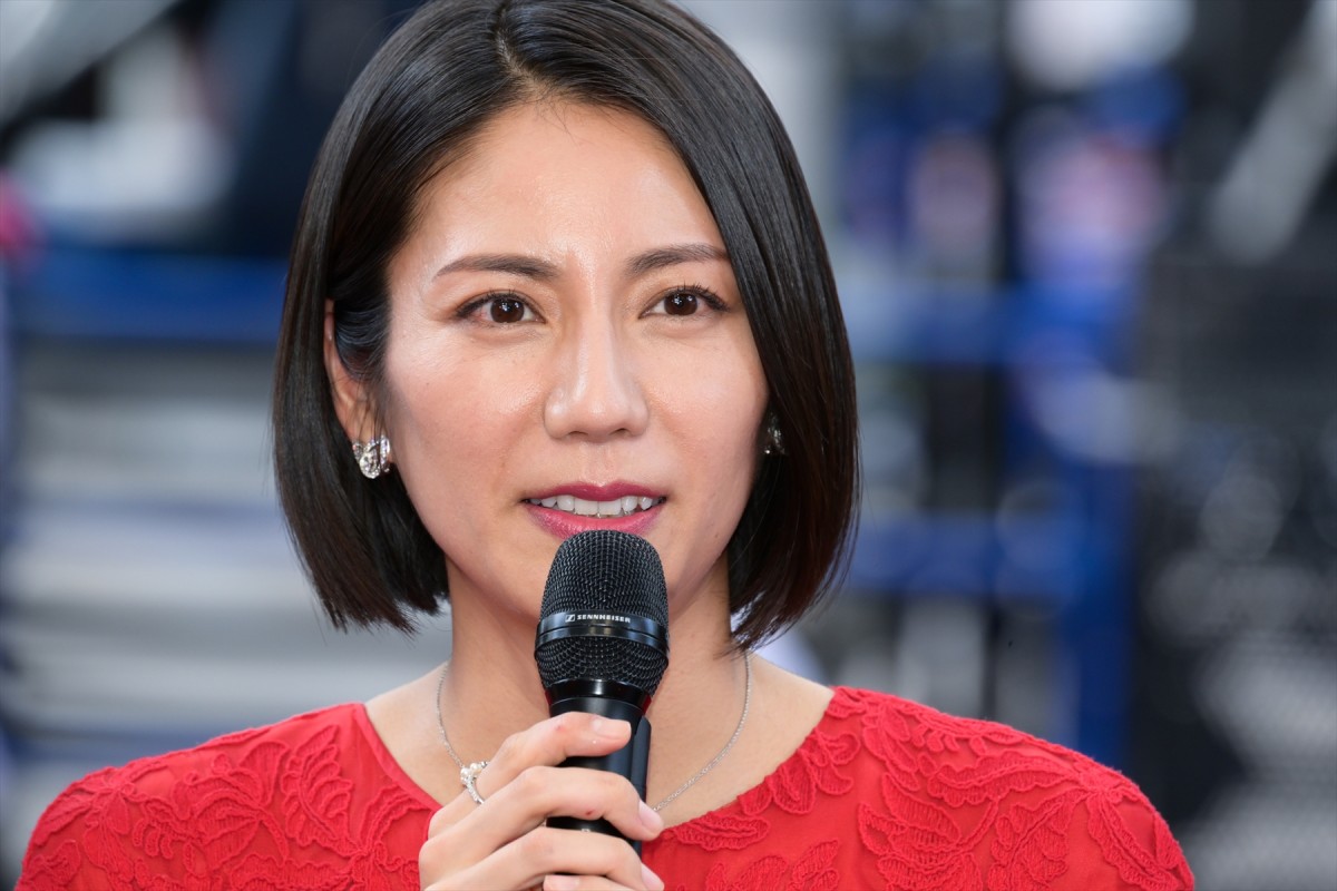 松下奈緒、木村文乃ら『スカイキャッスル』セレブ妻キャストが深紅のドレスで集結