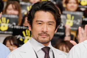 内野聖陽、日曜劇場『ブラックペアン シーズン2』第1話プレミアム試写会＆舞台挨拶に登場