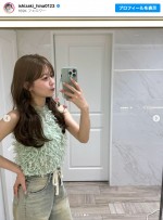 透明感あふれるノースリーブ姿の石崎日梨　※「石崎日梨」インスタグラム
