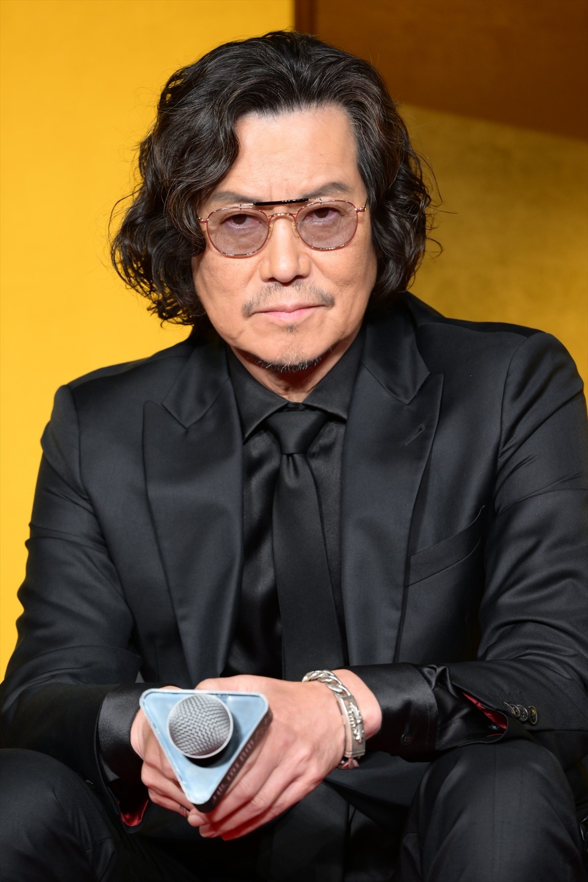 綾野剛、「100億円の使い道は？」の問いに俳優らしい答え