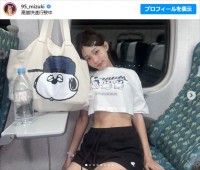 リン・シャン、鍛え抜かれた腹筋を披露　※「リン・シャン」インスタグラム